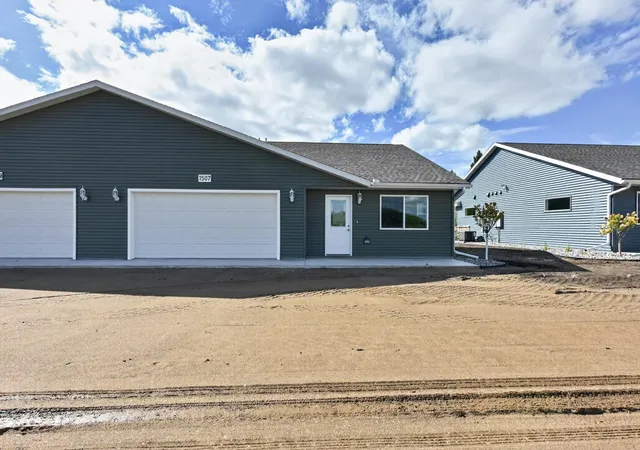 Photo 3 of Single family home for sale at 1507 Nokomis St, Alexandria, MN 56308 | MLS# 7146114 | Listing updated on 2026-09-22