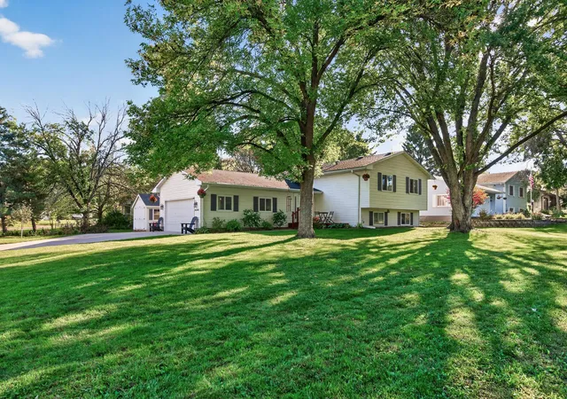 Photo 1 of Single family home for sale at 4270 Victoria St N, Saint Paul, MN 55126 | MLS# 7146117 | Listing updated on 2026-10-10
