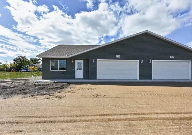 Photo 1 of Single family home for sale at 1509 Nokomis St, Alexandria, MN 56308 | MLS# 7146135 | Listing updated on 2026-09-22