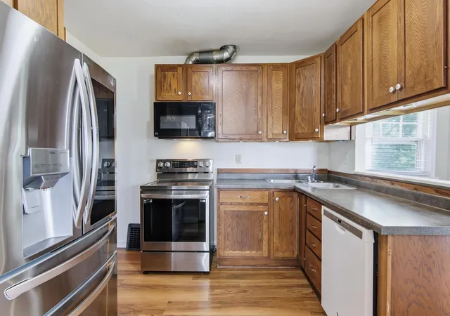 Photo 3 of Single family home for sale at 515 12th Avenue W, Menomonie, WI 54751 | MLS# 7146144 | Listing updated on 2026-09-21