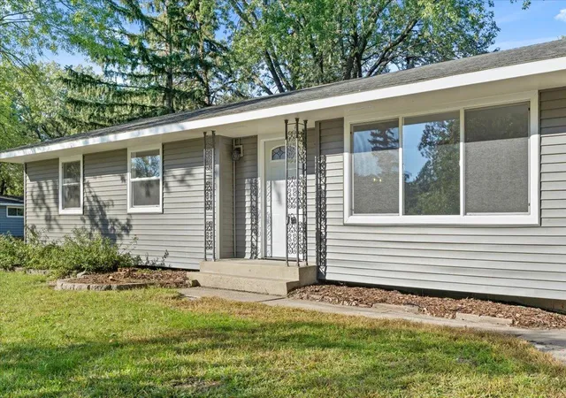 Photo 3 of Single family home for sale at 421 16th Avenue Se, Saint Cloud, MN 56304 | MLS# 7146146 | Listing updated on 2026-10-02