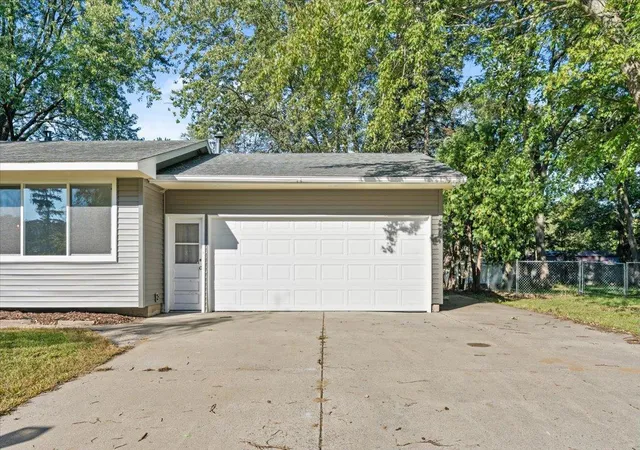 Photo 3 of Single family home for sale at 421 16th Avenue SE, Saint Cloud, MN 56304 | MLS# 7146146 | Listing updated on 2026-10-02