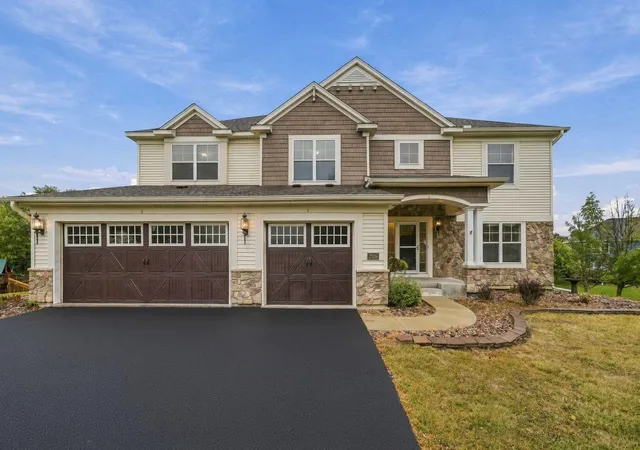 Photo 1 of Single family home for sale at 2109 Rockridge Cir, Shakopee, MN 55379 | MLS# 7146153 | Listing updated on 2026-09-18