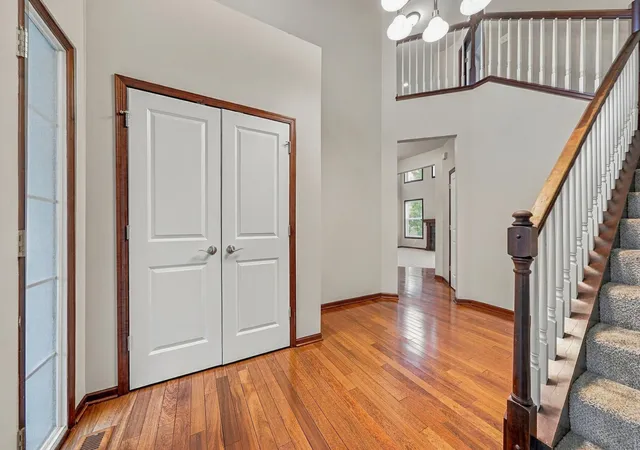 Photo 3 of Single family home for sale at 2109 Rockridge Cir, Shakopee, MN 55379 | MLS# 7146153 | Listing updated on 2026-09-18