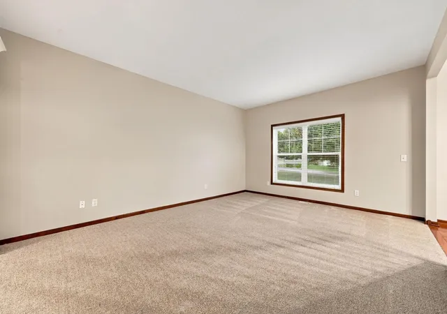Photo 4 of Single family home for sale at 2109 Rockridge Cir, Shakopee, MN 55379 | MLS# 7146153 | Listing updated on 2026-09-18