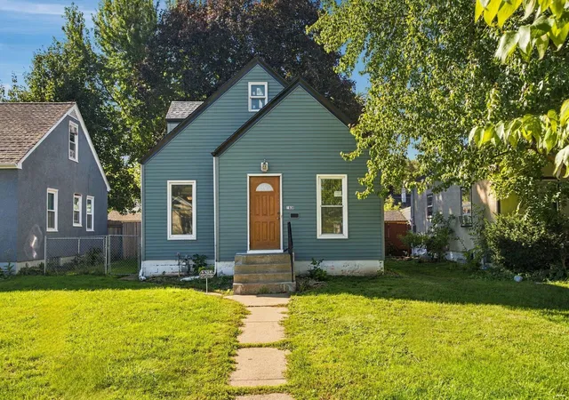 Photo 3 of Single family home for sale at 1828 Arlington Ave E, Saint Paul, MN 55119 | MLS# 7146169 | Listing updated on 2026-10-05