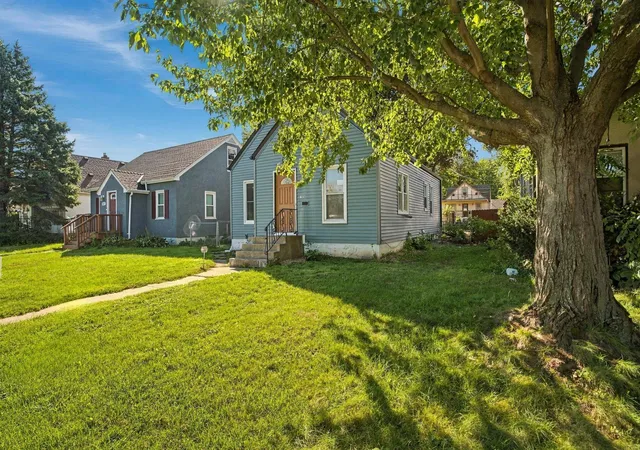 Photo 4 of Single family home for sale at 1828 Arlington Ave E, Saint Paul, MN 55119 | MLS# 7146169 | Listing updated on 2026-10-05