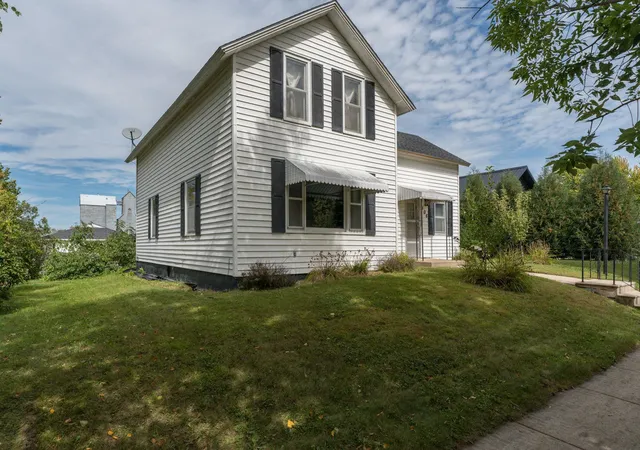 Photo 3 of Single family home for sale at 106 W South St, Janesville, MN 56048 | MLS# 7146210 | Listing updated on 2026-10-09