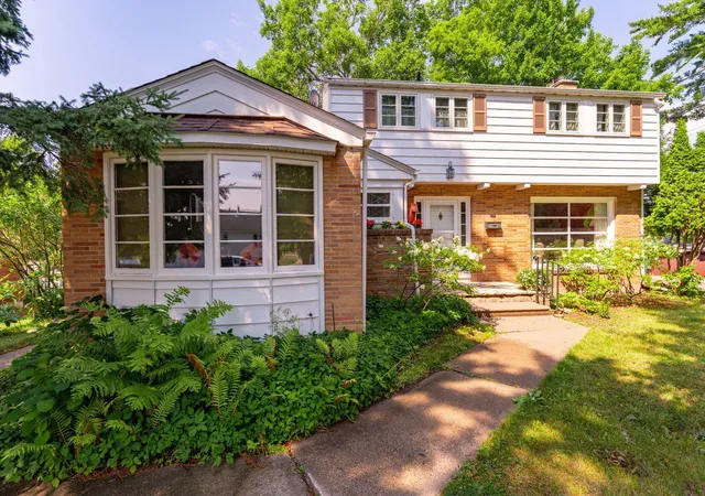 Photo 3 of Single family home for sale at 11 S 4th Street W, Aurora, MN 55705 | MLS# 7146218 | Listing updated on 2026-09-22