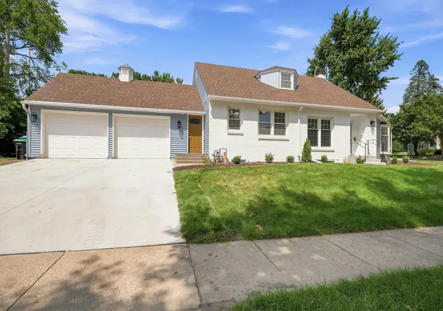 Photo 1 of Single family home for sale at 4920 Sunnyside Rd, Minneapolis, MN 55424 | MLS# 7146224 | Listing updated on 2026-10-08