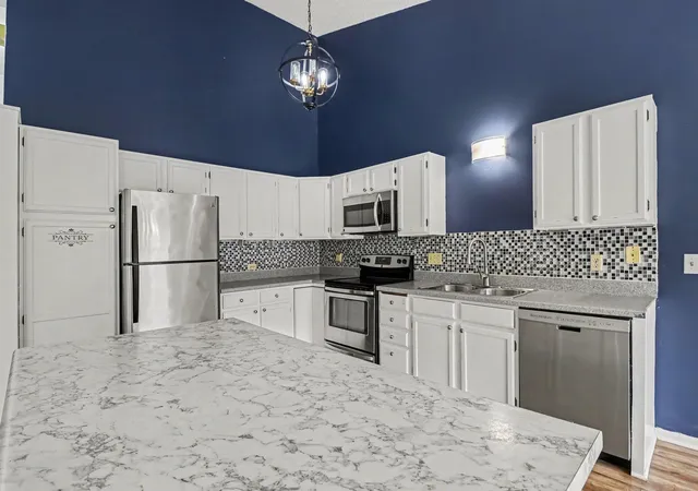Photo 4 of Single family home for sale at 2053 Edgerton St, Saint Paul, MN 55117 | MLS# 7146235 | Listing updated on 2026-10-08