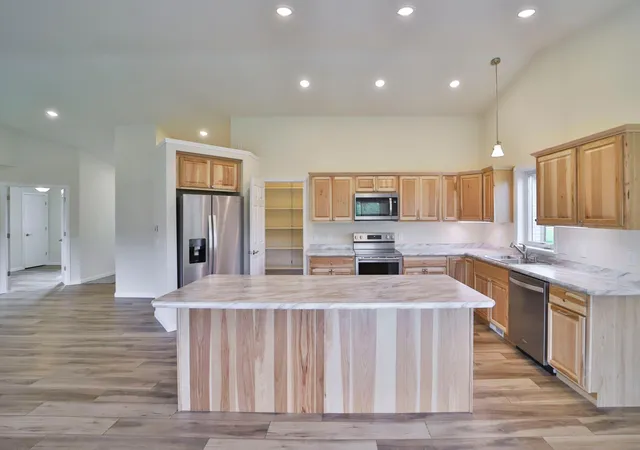 Photo 3 of Sale Pending at 11946 Joneswood Cir, Baxter, MN 56425 | MLS# 7146236 | Listing updated on 2026-10-06