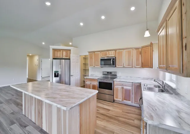 Photo 4 of Sale Pending at 11946 Joneswood Cir, Baxter, MN 56425 | MLS# 7146236 | Listing updated on 2026-10-06