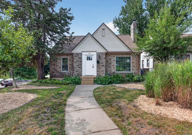 Photo 1 of Single family home for sale at 1100 Montana Ave W, Saint Paul, MN 55108 | MLS# 7146238 | Listing updated on 2026-09-18