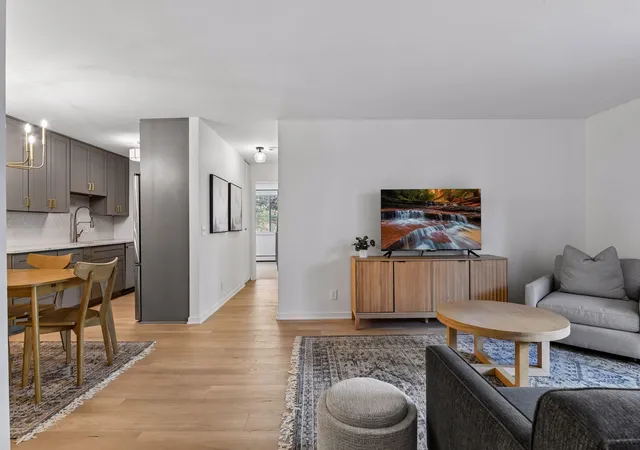 215 Barry Ave S, 215 Barry Ave S, Wayzata, MN 55391