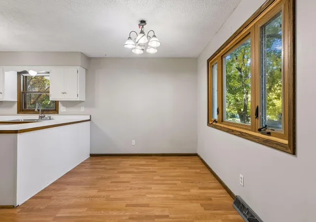 Photo 4 of Single family home for sale at 16551 Franklin Trl SE, Prior Lake, MN 55372 | MLS# 7146257 | Listing updated on 2026-10-15
