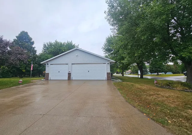 Photo 2 of Single family home for sale at 1409 6th Avenue N, Wahpeton, ND 58075 | MLS# 7146263 | Listing updated on 2026-09-19