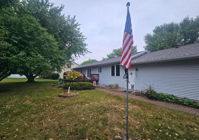 Photo 3 of Single family home for sale at 1409 6th Avenue N, Wahpeton, ND 58075 | MLS# 7146263 | Listing updated on 2026-09-19