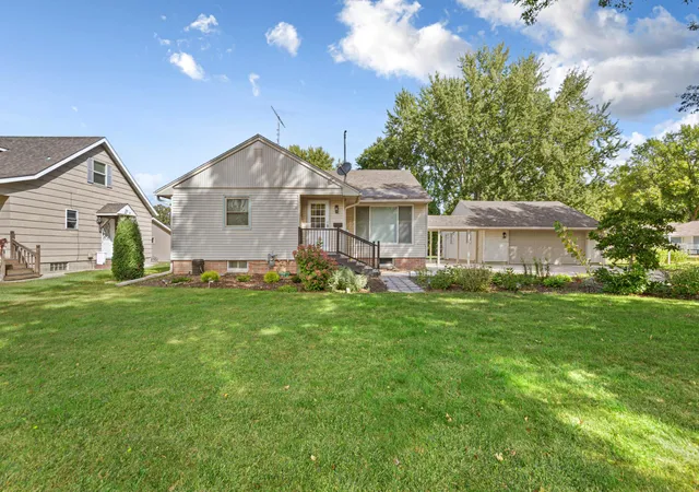 Photo 1 of Single family home for sale at 805 9th Avenue Ne, Waseca, MN 56093 | MLS# 7146266 | Listing updated on 2026-09-19
