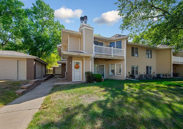 Condo for sale at 1042 E Travelers Trl, Burnsville, MN 55337 | MLS# 7146294