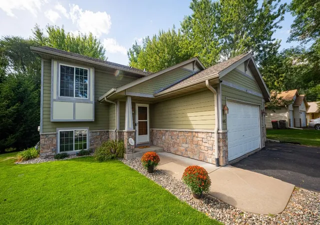 Photo 1 of Single family home for sale at 895 Marigold Dr, Cambridge, MN 55008 | MLS# 7146295 | Listing updated on 2026-09-23