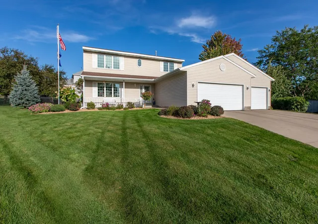 Photo 2 of Single family home for sale at 4422 Surrey Ln Nw, Rochester, MN 55901 | MLS# 7146296 | Listing updated on 2026-09-19