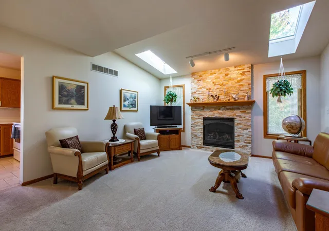 Photo 4 of Single family home for sale at 4422 Surrey Ln NW, Rochester, MN 55901 | MLS# 7146296 | Listing updated on 2026-09-19