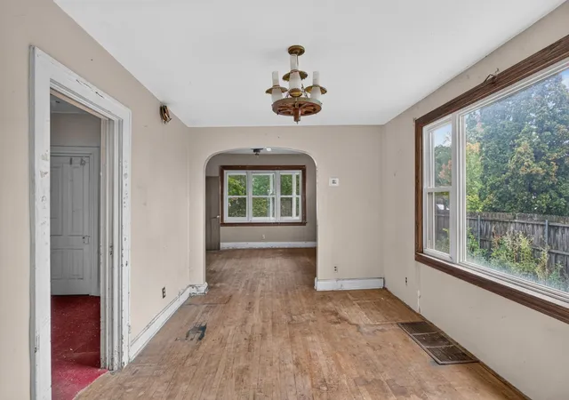 Listing Photo 4 - Condo for sale in building located at 688 Magnolia Ave E, Saint Paul, MN 55106