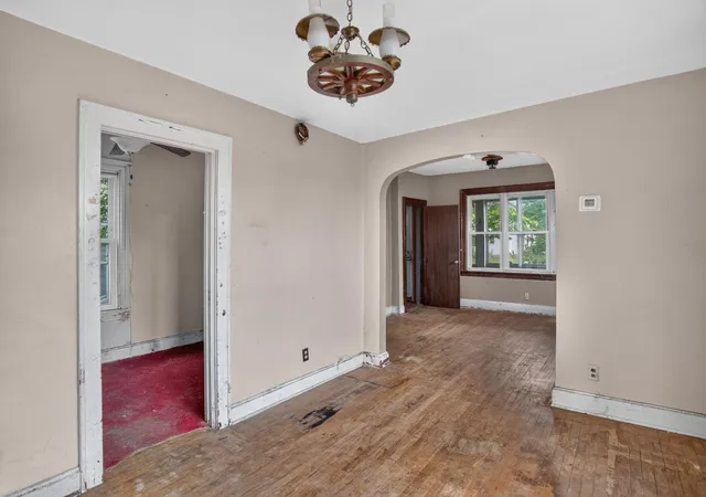 Photo 3 of House for sale at 688 Magnolia Ave E, Saint Paul, MN 55106 | MLS# 7146299 | Listing updated on 2026-09-22