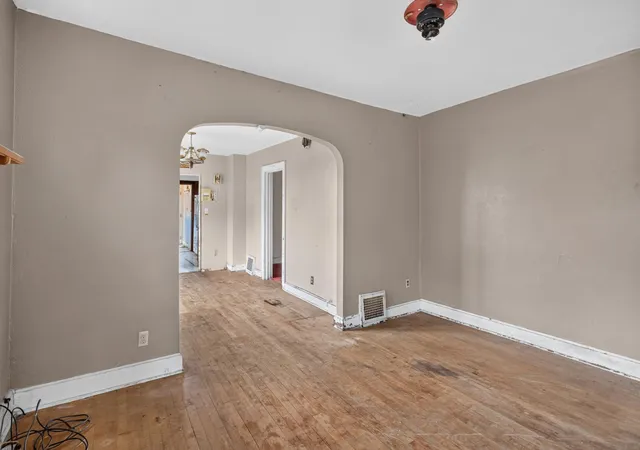 Photo 4 of House for sale at 688 Magnolia Ave E, Saint Paul, MN 55106 | MLS# 7146299 | Listing updated on 2026-09-22