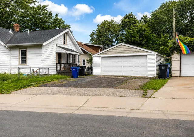 Photo 2 of Single family home for sale at 812 Pedersen St, Saint Paul, MN 55119 | MLS# 7146305 | Listing updated on 2026-09-20