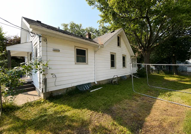 Photo 3 of Single family home for sale at 812 Pedersen St, Saint Paul, MN 55119 | MLS# 7146305 | Listing updated on 2026-09-20