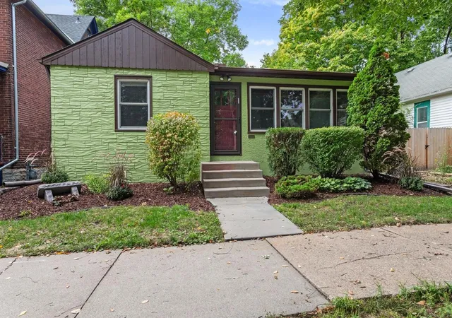 Single family home for sale at 323 Daly St, Saint Paul, MN 55102 | MLS# 7146311