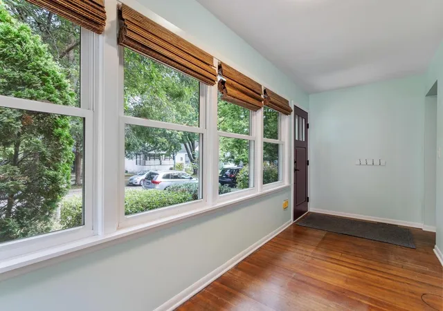 Photo 3 of Single family home for sale at 323 Daly St, Saint Paul, MN 55102 | MLS# 7146311 | Listing updated on 2026-09-23