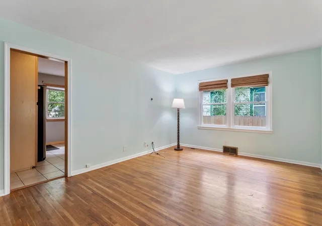 Photo 4 of Single family home for sale at 323 Daly St, Saint Paul, MN 55102 | MLS# 7146311 | Listing updated on 2026-09-23