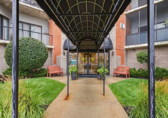 Photo 3 of Condo for sale at 6500 Woodlake Dr #210, Minneapolis, MN 55423 | MLS# 7146315 | Listing updated on 2026-09-18