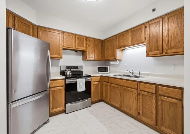 Photo 4 of Condo for sale at 6500 Woodlake Dr #210, Minneapolis, MN 55423 | MLS# 7146315 | Listing updated on 2026-09-18
