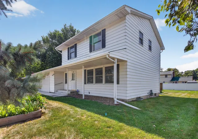 Photo 1 of Single family home for sale at 1772 Eldridge Ave W, Saint Paul, MN 55113 | MLS# 7146337 | Listing updated on 2026-09-20