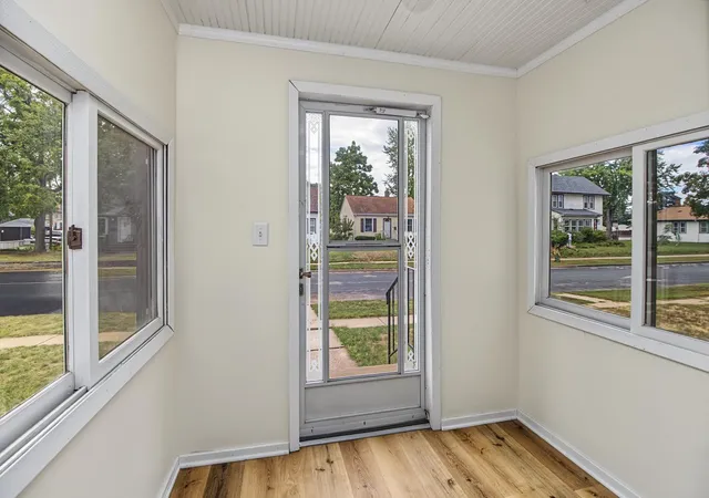 Photo 3 of Single family home for sale at 653 4th Avenue S, South Saint Paul, MN 55075 | MLS# 7146338 | Listing updated on 2026-09-19