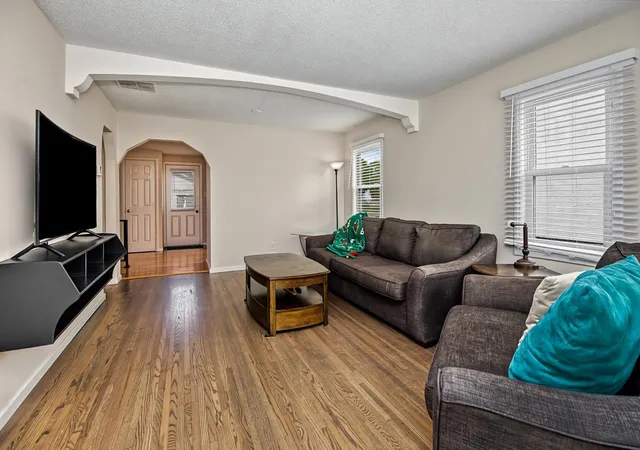 Photo 4 of Single family home for sale at 653 4th Avenue S, South Saint Paul, MN 55075 | MLS# 7146338 | Listing updated on 2026-09-19