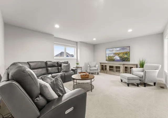 Photo 4 of Single family home for sale at 4547 Silverado Dr, Saint Paul, MN 55129 | MLS# 7146339 | Listing updated on 2026-09-25
