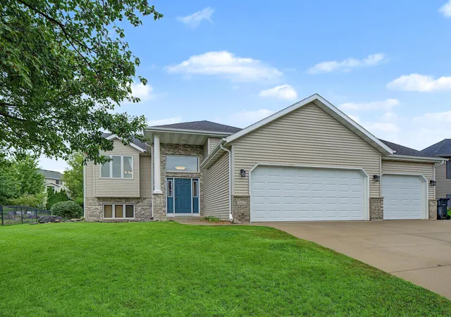 Photo 1 of Single family home for sale at 4427 Shetland Pl Nw, Rochester, MN 55901 | MLS# 7146352 | Listing updated on 2026-10-01