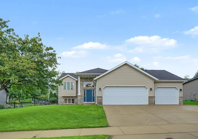 Photo 3 of Single family home for sale at 4427 Shetland Pl Nw, Rochester, MN 55901 | MLS# 7146352 | Listing updated on 2026-10-01