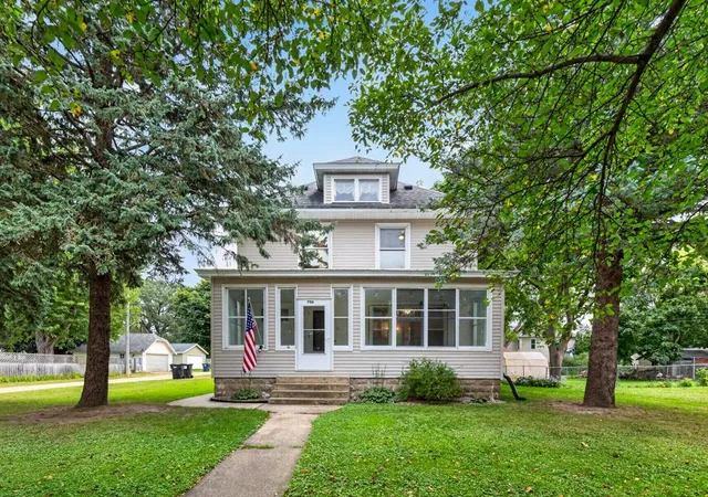 Photo 2 of Single family home for sale at 706 N Broadway Ave, Le Roy, MN 55951 | MLS# 7146356 | Listing updated on 2026-09-18