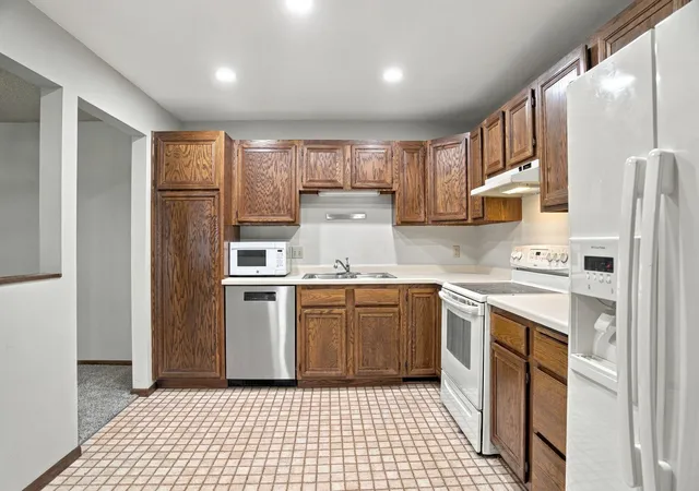 Listing Photo 4 - Condo for sale in building located at 4385 Trenton Ln N, Plymouth, MN 55442 - Unit #212