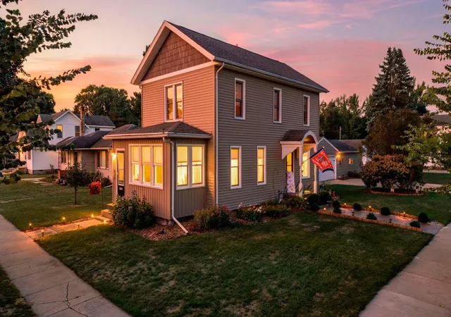 Photo 1 of Single family home for sale at 702 S 6th Street, Lake City, MN 55041 | MLS# 7146374 | Listing updated on 2026-09-20
