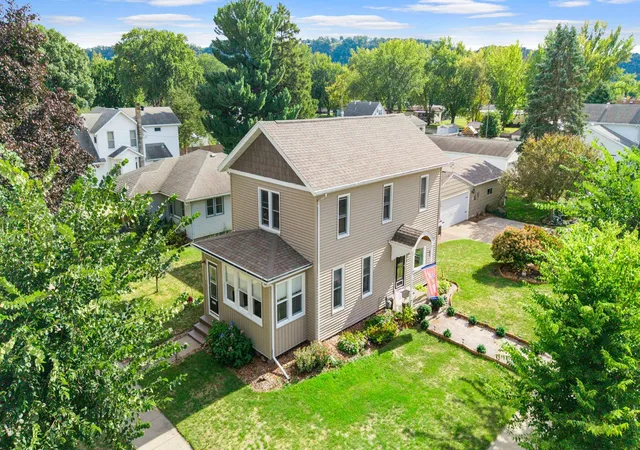 Photo 3 of Single family home for sale at 702 S 6th Street, Lake City, MN 55041 | MLS# 7146374 | Listing updated on 2026-09-20
