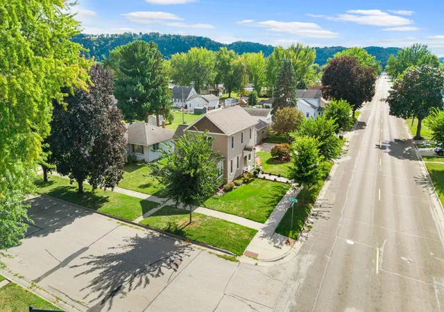 Photo 3 of Single family home for sale at 702 S 6th Street, Lake City, MN 55041 | MLS# 7146374 | Listing updated on 2026-10-02