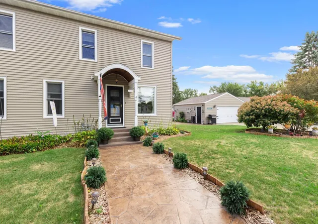 Photo 3 of Single family home for sale at 702 S 6th Street, Lake City, MN 55041 | MLS# 7146374 | Listing updated on 2026-09-20
