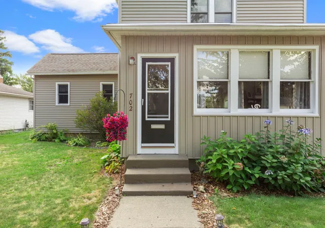 Photo 4 of Single family home for sale at 702 S 6th Street, Lake City, MN 55041 | MLS# 7146374 | Listing updated on 2026-09-20